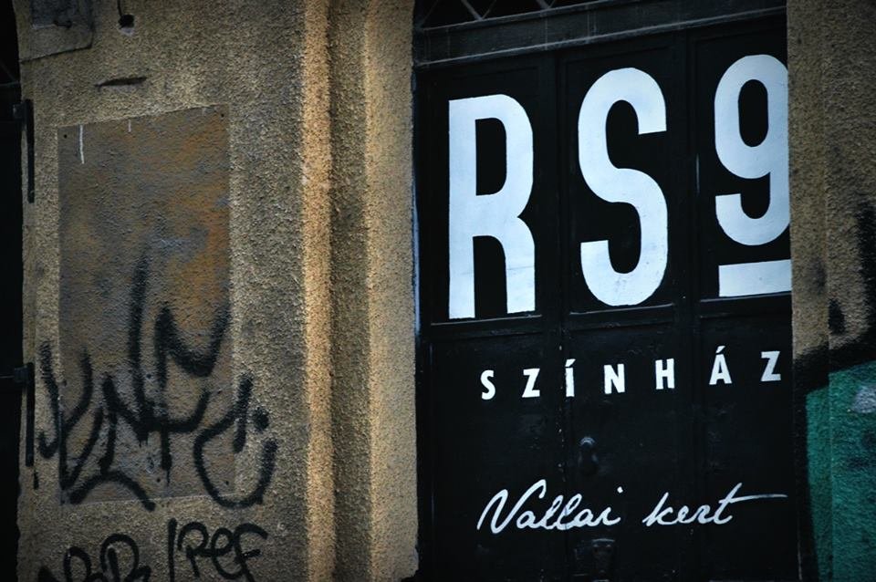 RS9, Vallai kert