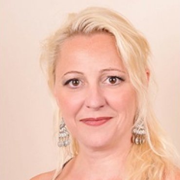 Topolcsányi Laura